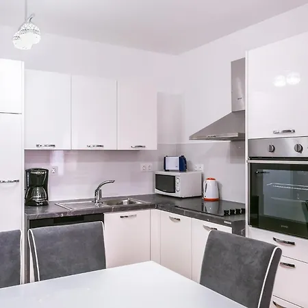 Dragan K3 - A2 Second Floor - Mpolo Apartment