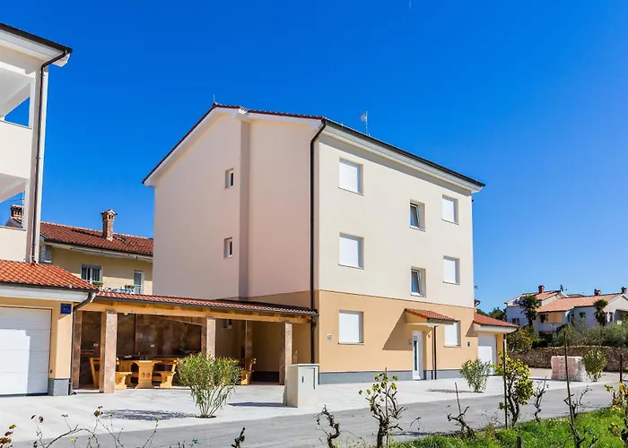 Dragan K3 - A2 Second Floor - Mpolo *